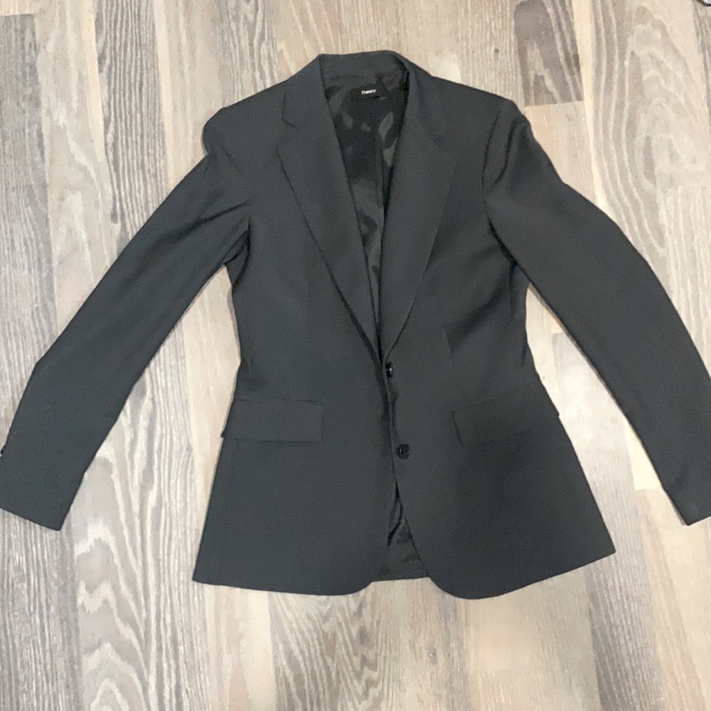 Dark gray Theory suit (size 4).